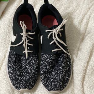 Nike Roshe Run Print GS Black Heart Design Shoes